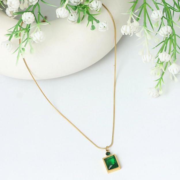 Elegant Emerald Green Pendant Necklace