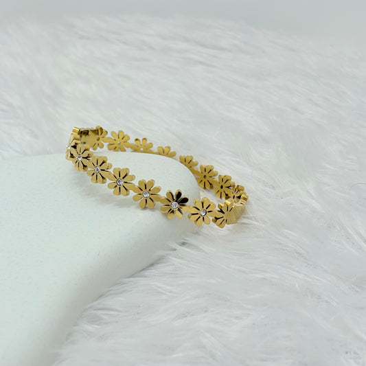 Charming Daisy Chain Bangle