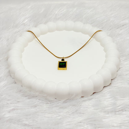 Elegant Emerald Green Pendant Necklace