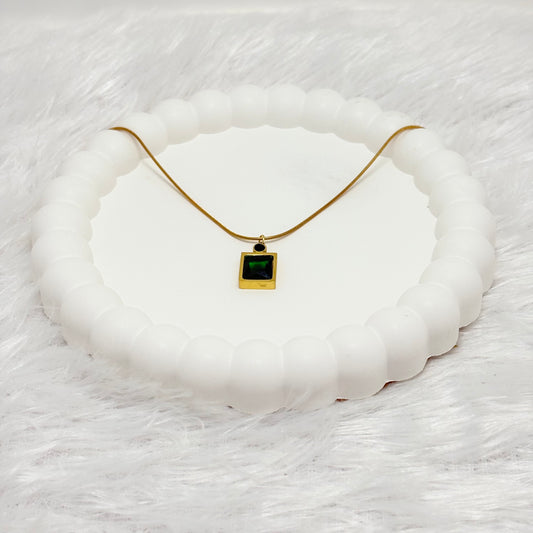 Elegant Emerald Green Pendant Necklace