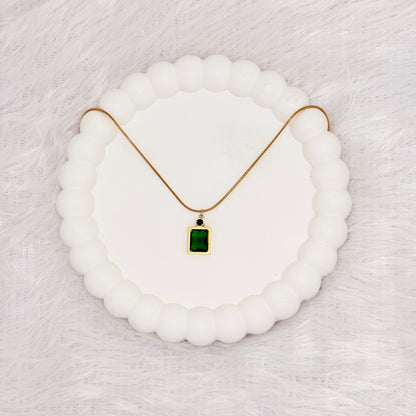 Elegant Emerald Green Pendant Necklace