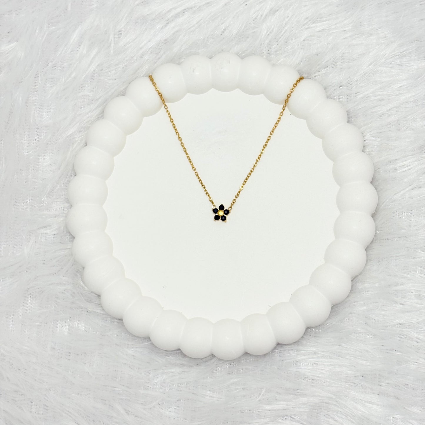 Delicate Black Flower Pendant Necklace